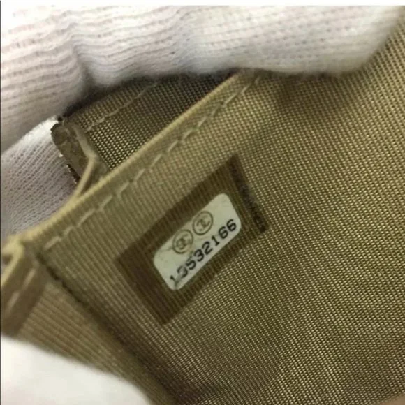 authentic CHANEL Quilted  CC Logo Lambskin Zip - Picture 7 of 13